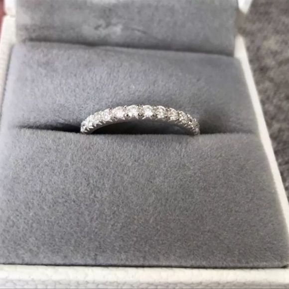 Round brilliant eternity wedding band - Picture 7 of 10